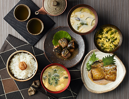 三陸沖産煮魚＆アマノフーズおみそ汁・梅干